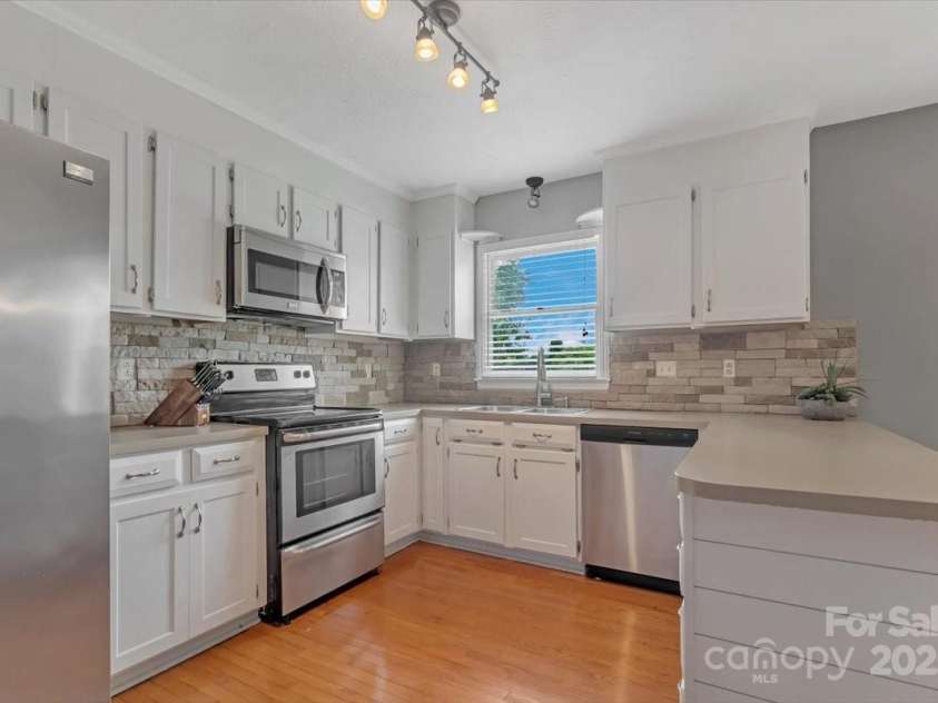 195 Antler Drive, Statesville, NC 28625.  MLS# CAR4255134, YatesRealty ID 20068. Kitchen