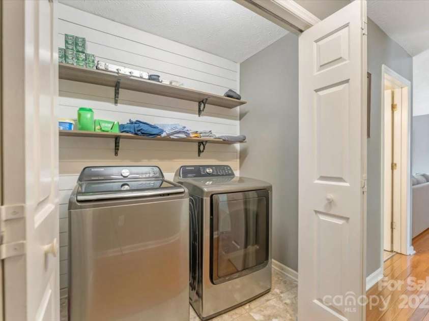195 Antler Drive, Statesville, NC 28625.  MLS# CAR4255134, YatesRealty ID 20068. Laundry in hall