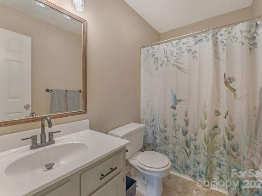 195 Antler Drive, Statesville, NC 28625.  MLS# CAR4255134, YatesRealty ID 20068. Secondary bath