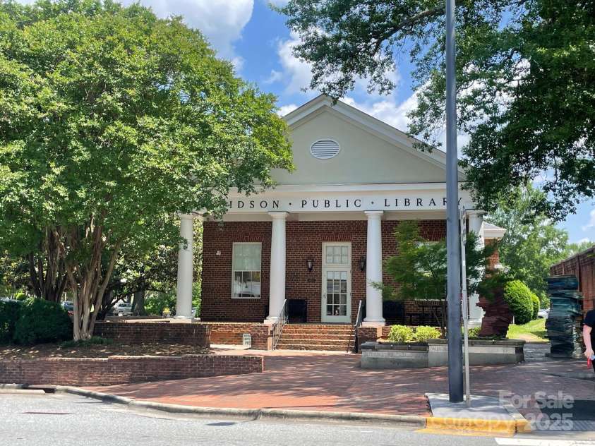 19812 Elise Caroline Alley, Davidson, NC 28036.  MLS# CAR4259405, YatesRealty ID 20069. Attend summer concerts at the Green in Davidson