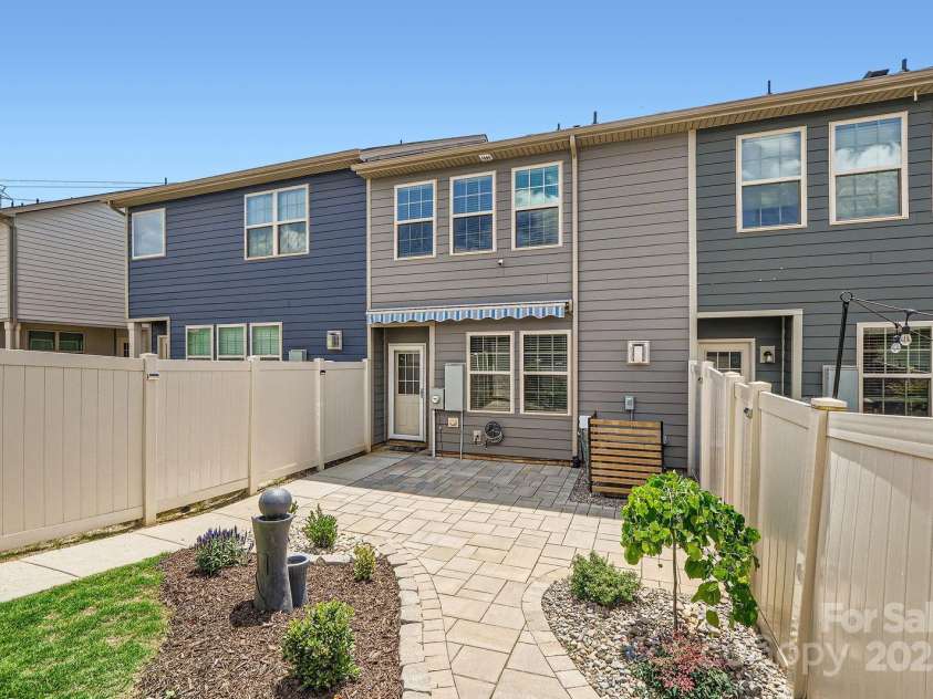 19812 Elise Caroline Alley, Davidson, NC 28036.  MLS# CAR4259405, YatesRealty ID 20069. Great place for outdoor entertaining