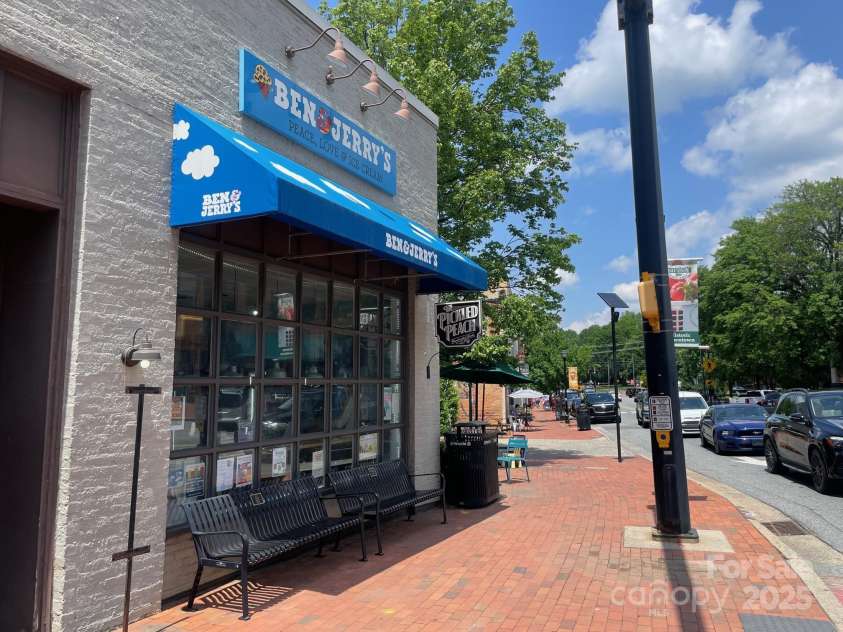 19812 Elise Caroline Alley, Davidson, NC 28036.  MLS# CAR4259405, YatesRealty ID 20069. The Town of Davidson is about a 9-minute drive away