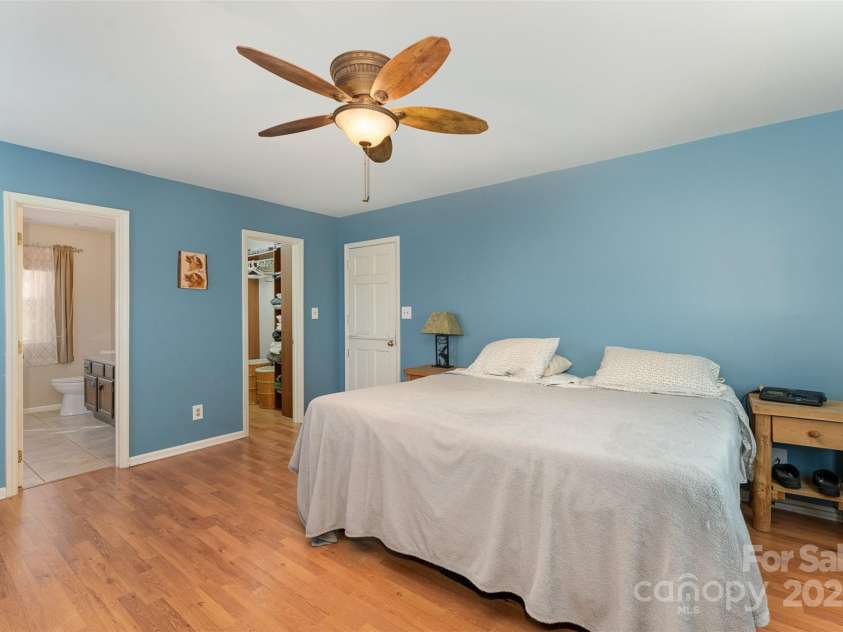 1456 Main Street, Kernersville, NC 27284.  MLS# CAR4233397, YatesRealty ID 2007. 