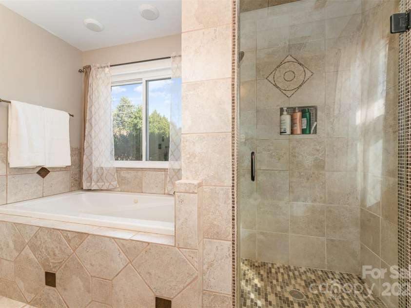 1456 Main Street, Kernersville, NC 27284.  MLS# CAR4233397, YatesRealty ID 2007. 