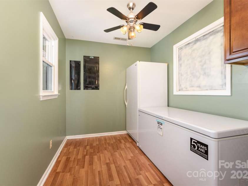 1456 Main Street, Kernersville, NC 27284.  MLS# CAR4233397, YatesRealty ID 2007. 