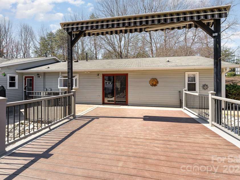 1456 Main Street, Kernersville, NC 27284.  MLS# CAR4233397, YatesRealty ID 2007. 