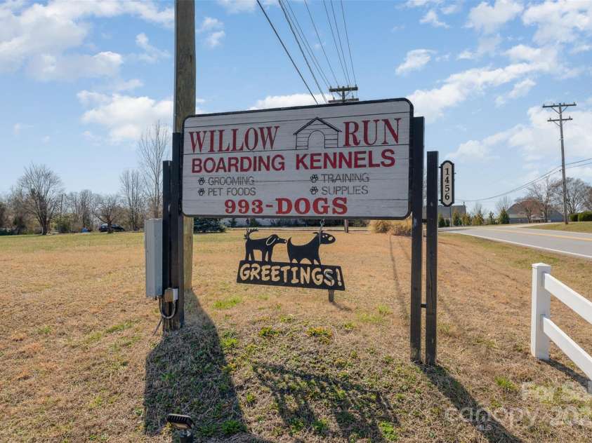 1456 Main Street, Kernersville, NC 27284.  MLS# CAR4233397, YatesRealty ID 2007. 