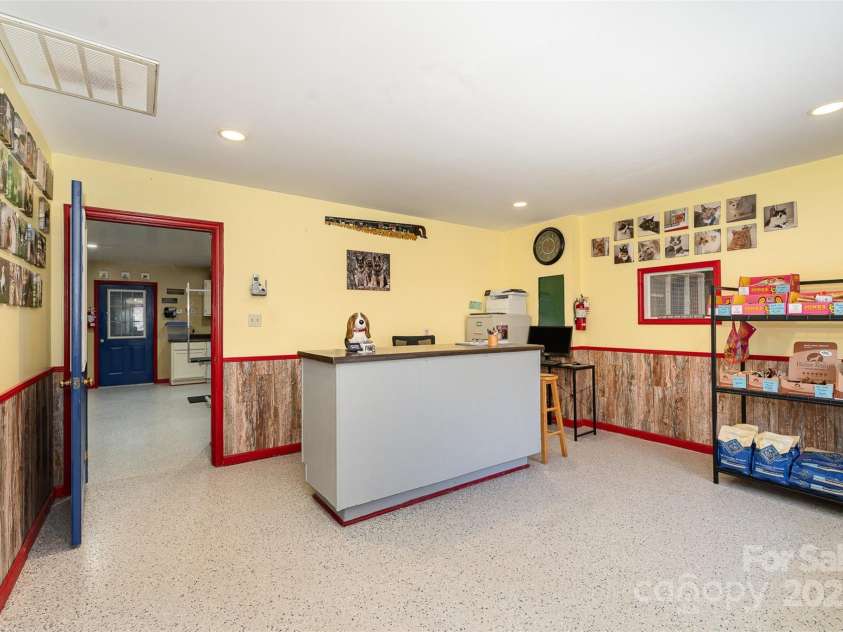 1456 Main Street, Kernersville, NC 27284.  MLS# CAR4233397, YatesRealty ID 2007. 