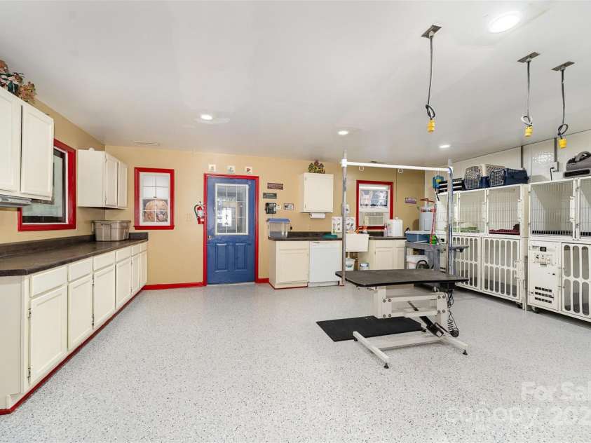 1456 Main Street, Kernersville, NC 27284.  MLS# CAR4233397, YatesRealty ID 2007. 