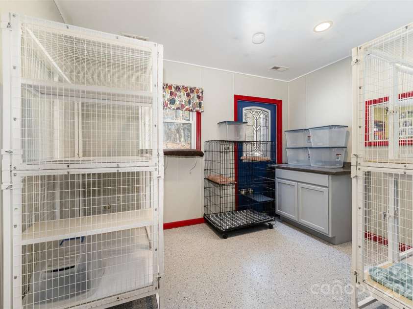 1456 Main Street, Kernersville, NC 27284.  MLS# CAR4233397, YatesRealty ID 2007. 