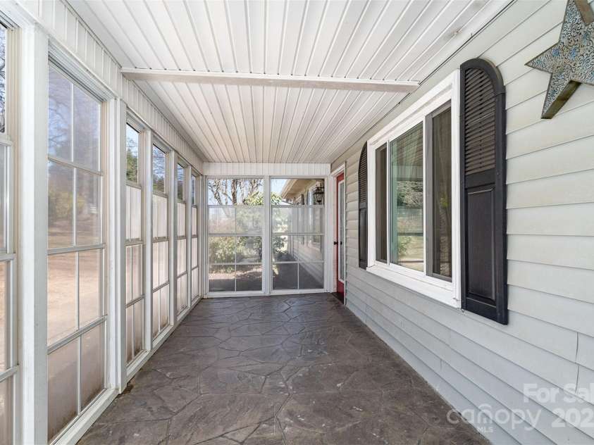 1456 Main Street, Kernersville, NC 27284.  MLS# CAR4233397, YatesRealty ID 2007. 