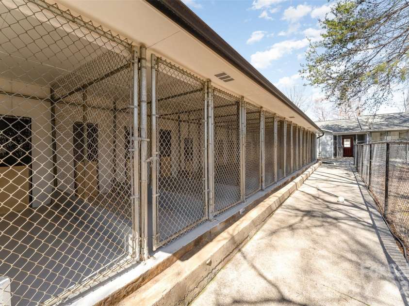 1456 Main Street, Kernersville, NC 27284.  MLS# CAR4233397, YatesRealty ID 2007. 