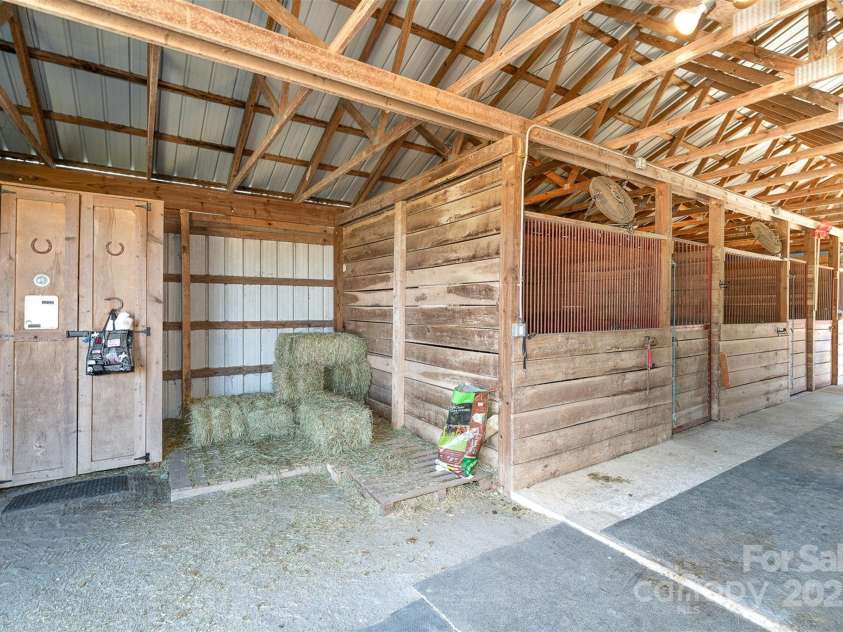 1456 Main Street, Kernersville, NC 27284.  MLS# CAR4233397, YatesRealty ID 2007. 