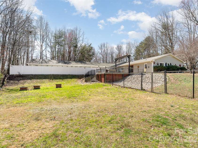 1456 Main Street, Kernersville, NC 27284.  MLS# CAR4233397, YatesRealty ID 2007. 