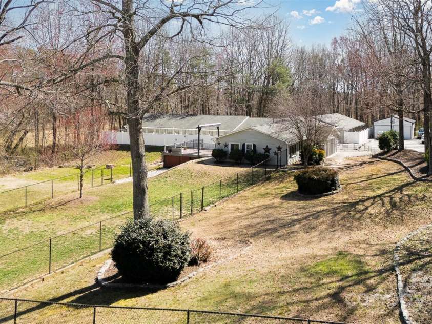 1456 Main Street, Kernersville, NC 27284.  MLS# CAR4233397, YatesRealty ID 2007. 