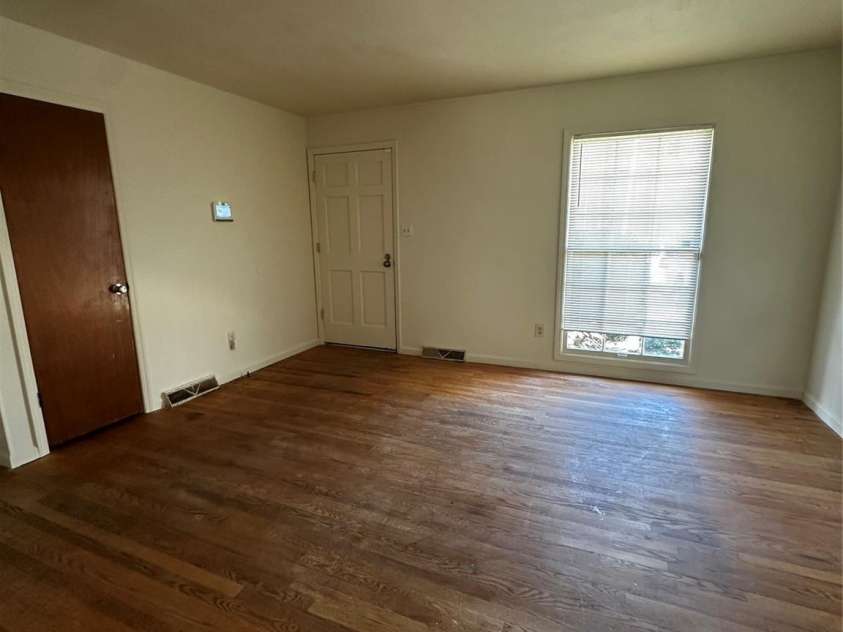 166 Hanover Street, Asheville, NC 28806.  MLS# CAR4243271, YatesRealty ID 20070. 