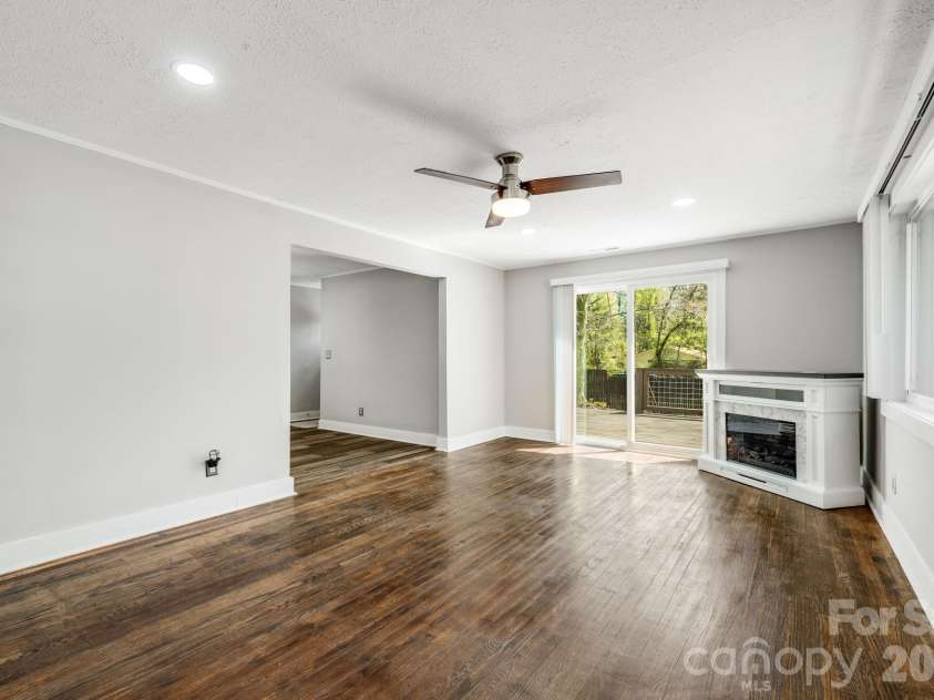 111 Sunset Hill Drive, Etowah, NC 28729.  MLS# CAR4371450, YatesRealty ID 20071. 
