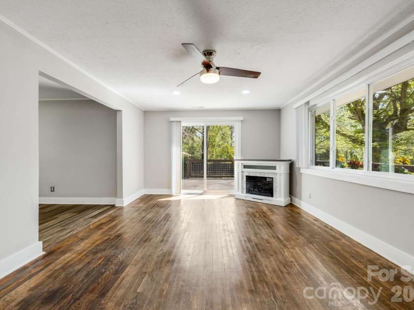 111 Sunset Hill Drive, Etowah, NC 28729.  MLS# CAR4371450, YatesRealty ID 20071. 