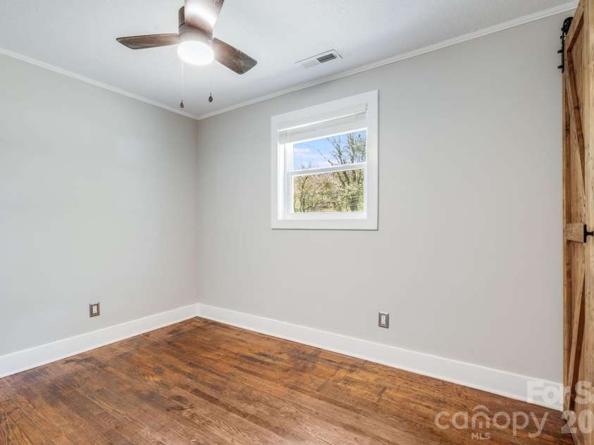 111 Sunset Hill Drive, Etowah, NC 28729.  MLS# CAR4371450, YatesRealty ID 20071. 