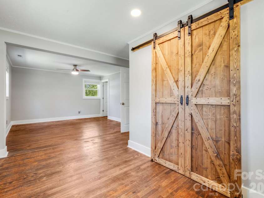 111 Sunset Hill Drive, Etowah, NC 28729.  MLS# CAR4371450, YatesRealty ID 20071. 