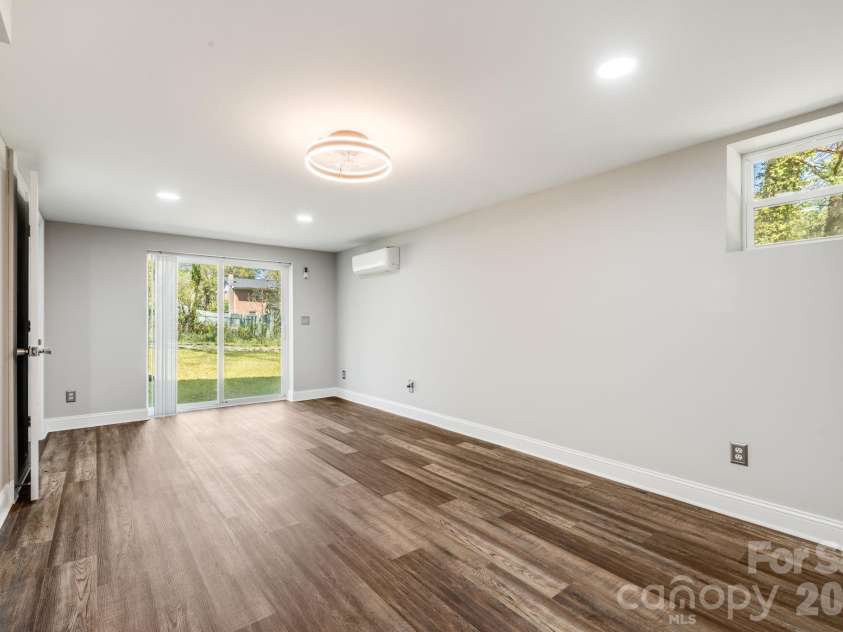 111 Sunset Hill Drive, Etowah, NC 28729.  MLS# CAR4371450, YatesRealty ID 20071. 