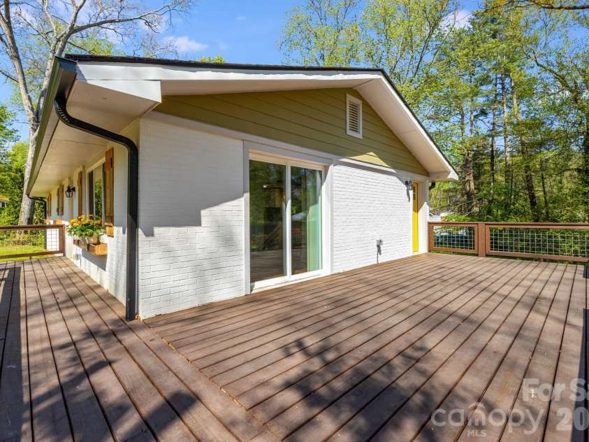 111 Sunset Hill Drive, Etowah, NC 28729.  MLS# CAR4371450, YatesRealty ID 20071. 