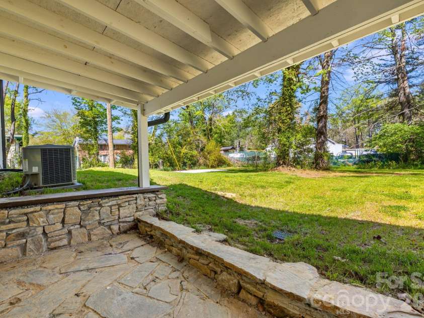 111 Sunset Hill Drive, Etowah, NC 28729.  MLS# CAR4371450, YatesRealty ID 20071. 