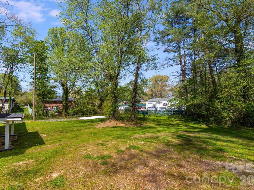 111 Sunset Hill Drive, Etowah, NC 28729.  MLS# CAR4371450, YatesRealty ID 20071. 