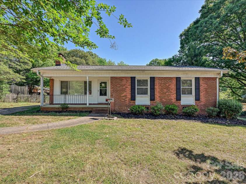 1913 Optimist Lane, Charlotte, NC 28205.  MLS# CAR4365114, YatesRealty ID 20072. 