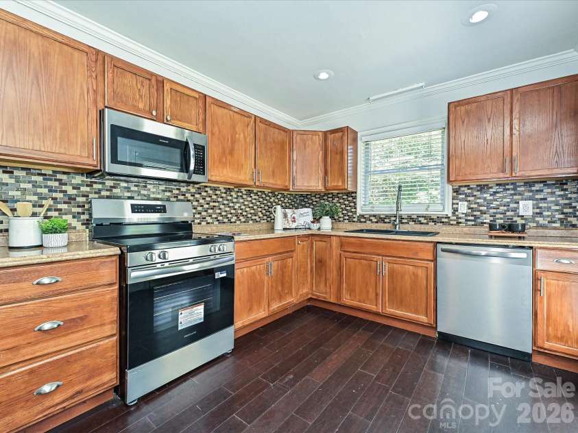 1913 Optimist Lane, Charlotte, NC 28205.  MLS# CAR4365114, YatesRealty ID 20072. 