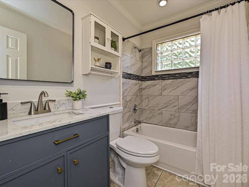 1913 Optimist Lane, Charlotte, NC 28205.  MLS# CAR4365114, YatesRealty ID 20072. 