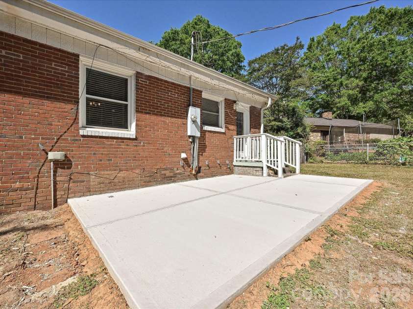 1913 Optimist Lane, Charlotte, NC 28205.  MLS# CAR4365114, YatesRealty ID 20072. 