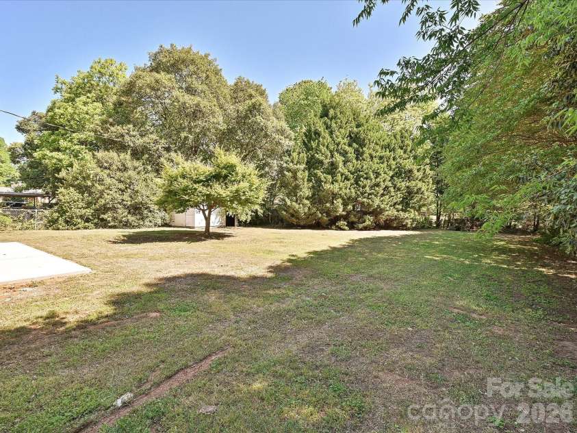 1913 Optimist Lane, Charlotte, NC 28205.  MLS# CAR4365114, YatesRealty ID 20072. 