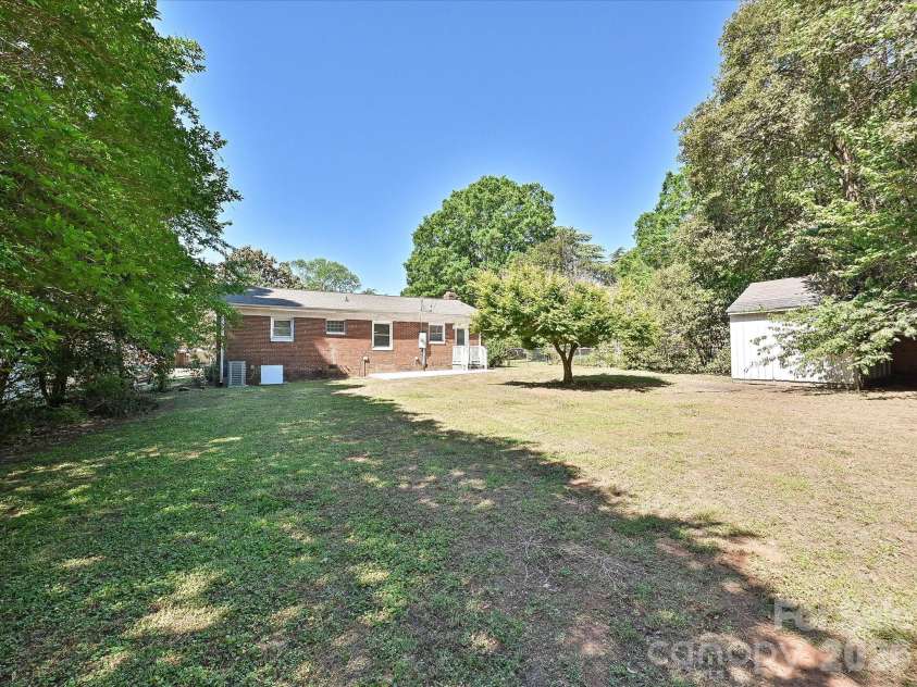 1913 Optimist Lane, Charlotte, NC 28205.  MLS# CAR4365114, YatesRealty ID 20072. 