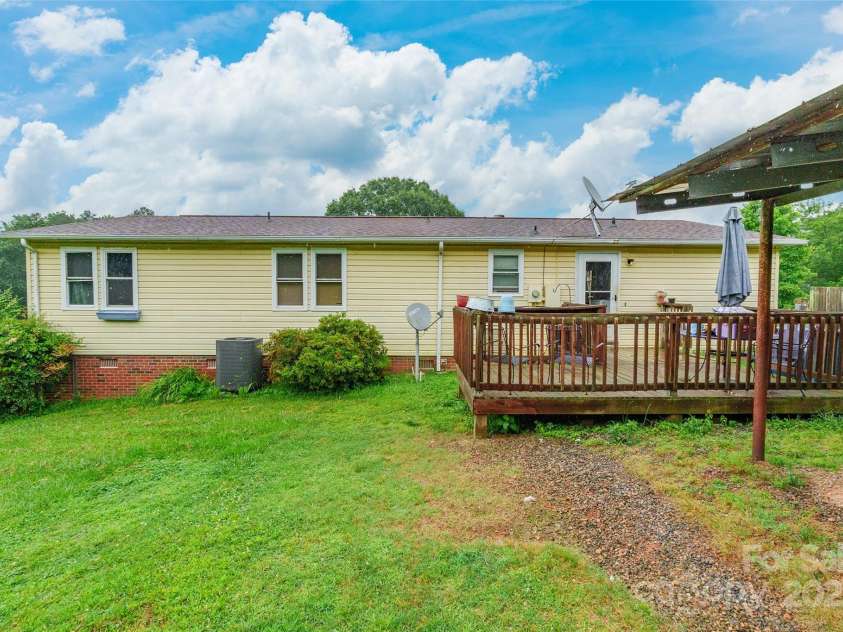 4373 Wentz Road, Maiden, NC 28650.  MLS# CAR4267577, YatesRealty ID 20072. 