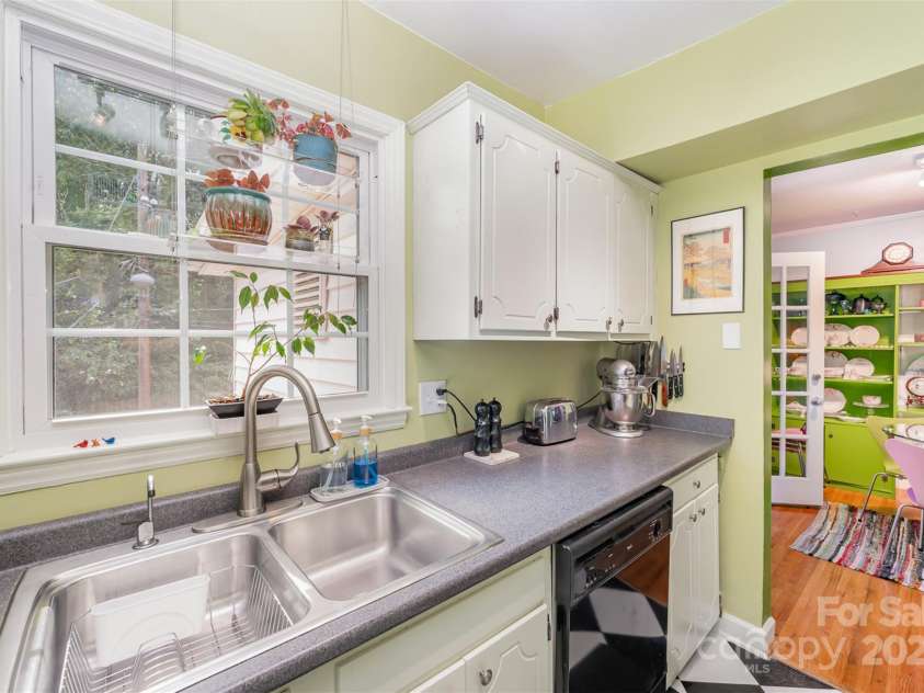 912 McAlway Road, Charlotte, NC 28211.  MLS# CAR4231344, YatesRealty ID 20073. 