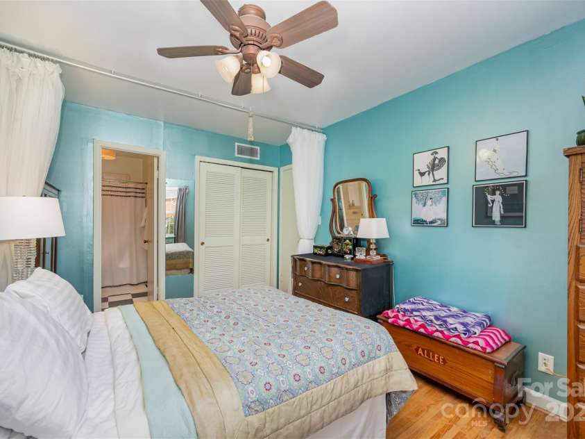 912 McAlway Road, Charlotte, NC 28211.  MLS# CAR4231344, YatesRealty ID 20073. 