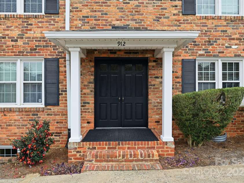 912 Mcalway Road, Charlotte, NC 28211.  MLS# CAR4322289, YatesRealty ID 20073. 