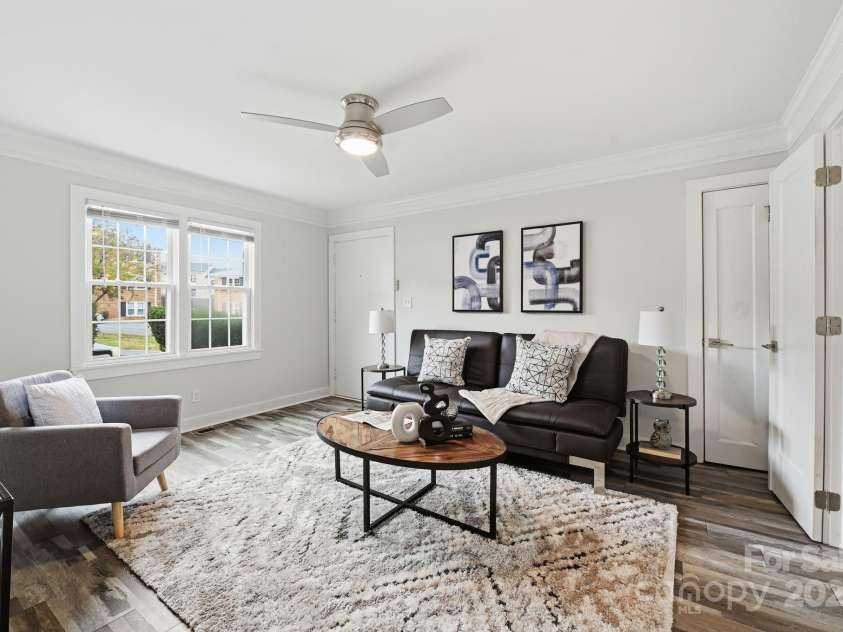 912 Mcalway Road, Charlotte, NC 28211.  MLS# CAR4322289, YatesRealty ID 20073. 