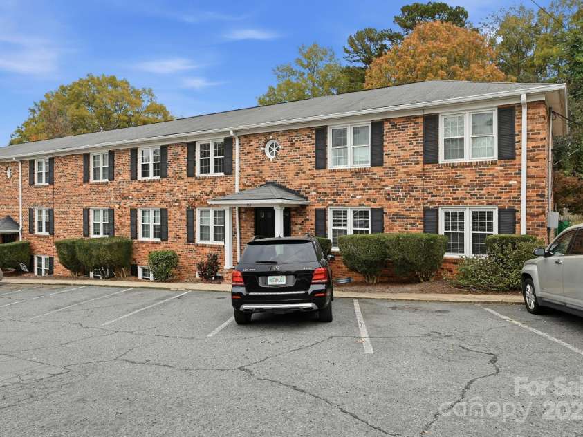 912 Mcalway Road, Charlotte, NC 28211.  MLS# CAR4322289, YatesRealty ID 20073. 