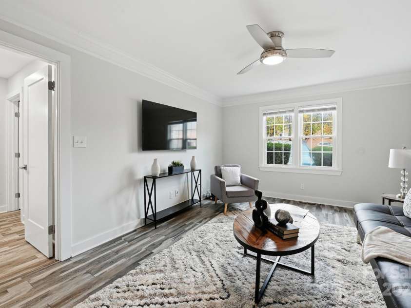 912 Mcalway Road, Charlotte, NC 28211.  MLS# CAR4322289, YatesRealty ID 20073. 