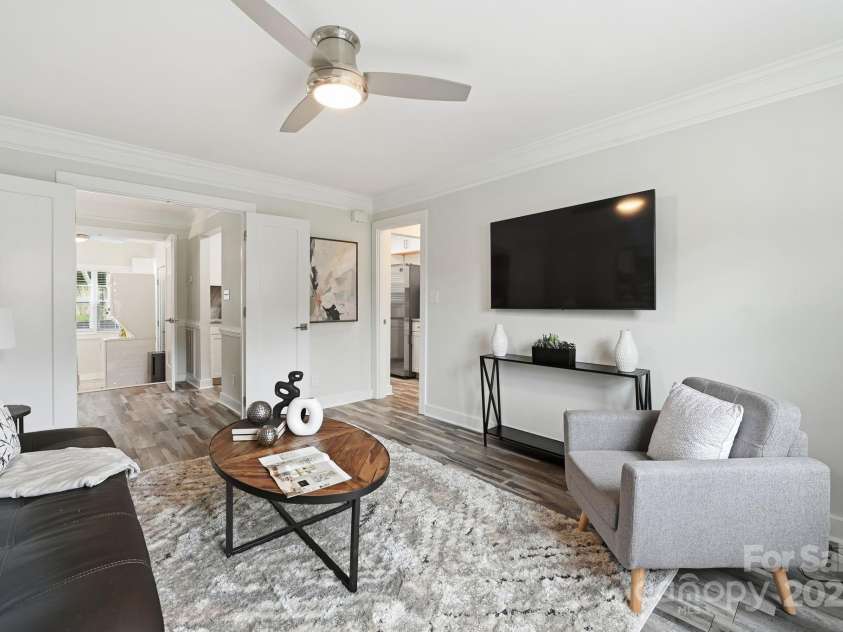 912 Mcalway Road, Charlotte, NC 28211.  MLS# CAR4322289, YatesRealty ID 20073. 