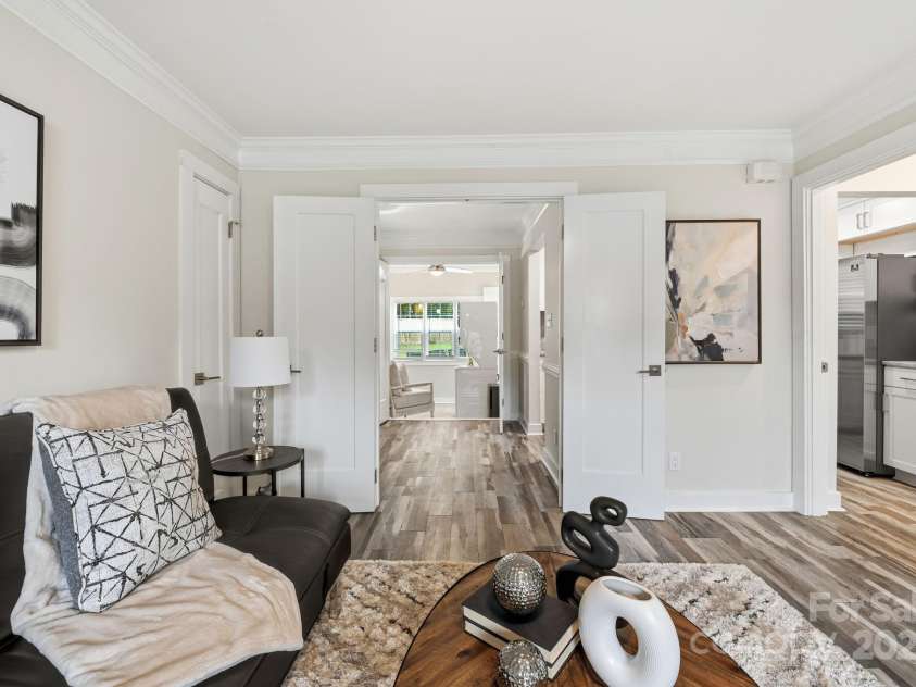 912 Mcalway Road, Charlotte, NC 28211.  MLS# CAR4322289, YatesRealty ID 20073. 