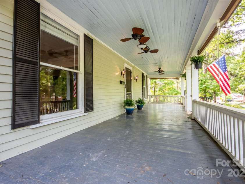 636 Center Street, Statesville, NC 28677.  MLS# CAR4260861, YatesRealty ID 20074. 