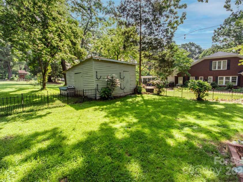 636 Center Street, Statesville, NC 28677.  MLS# CAR4260861, YatesRealty ID 20074. 