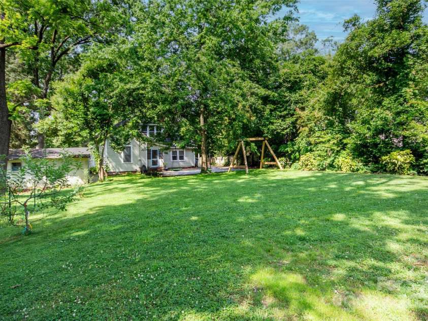 636 Center Street, Statesville, NC 28677.  MLS# CAR4260861, YatesRealty ID 20074. 