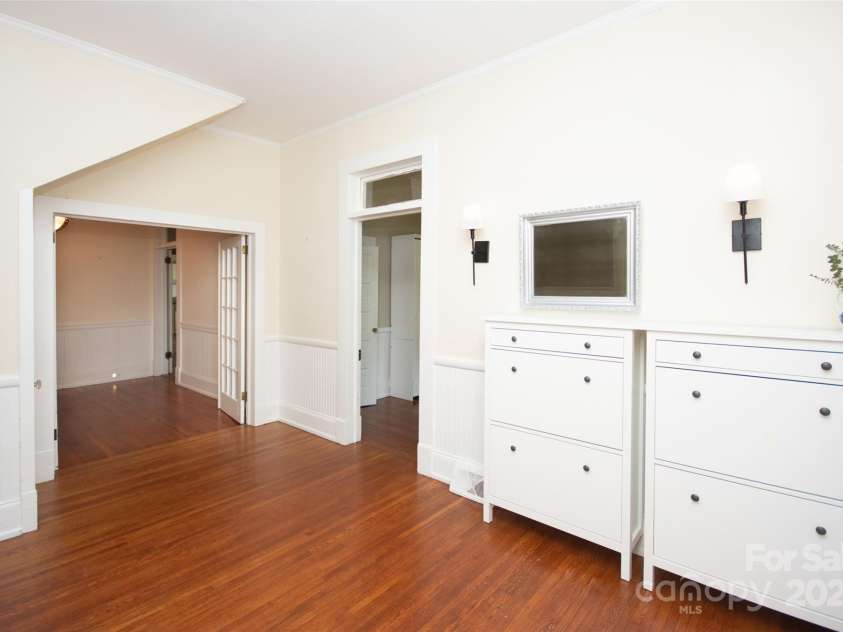 636 Center Street, Statesville, NC 28677.  MLS# CAR4260861, YatesRealty ID 20074. 