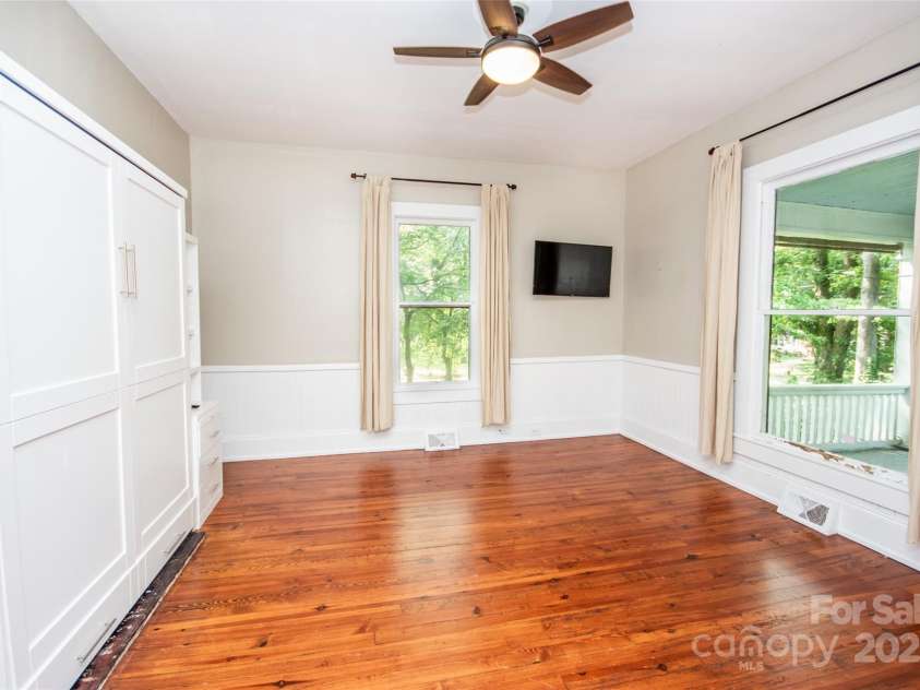 636 Center Street, Statesville, NC 28677.  MLS# CAR4260861, YatesRealty ID 20074. 