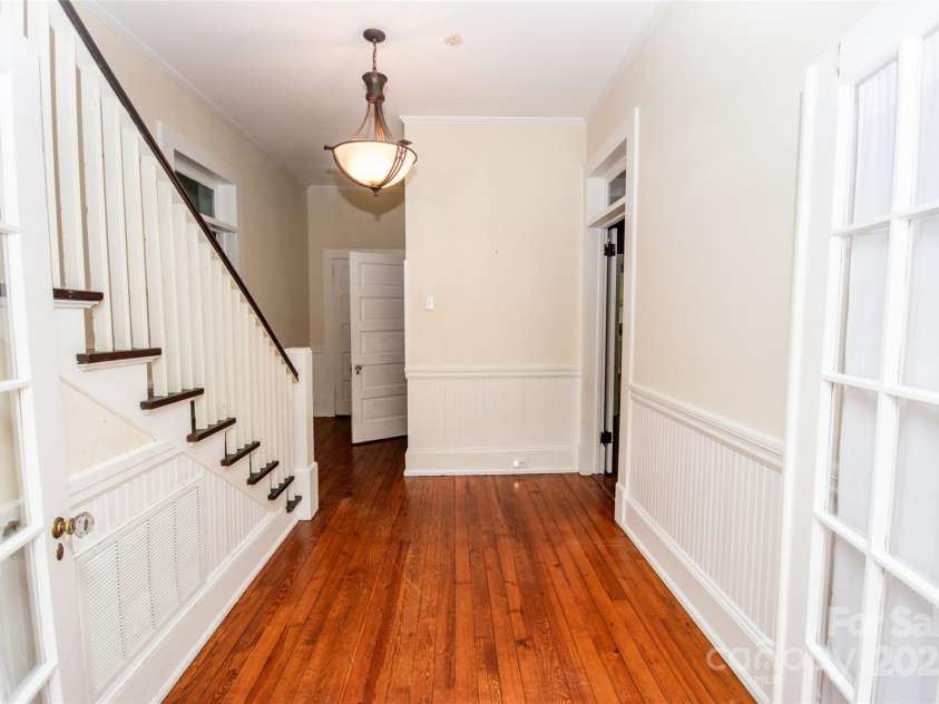 636 Center Street, Statesville, NC 28677.  MLS# CAR4260861, YatesRealty ID 20074. 