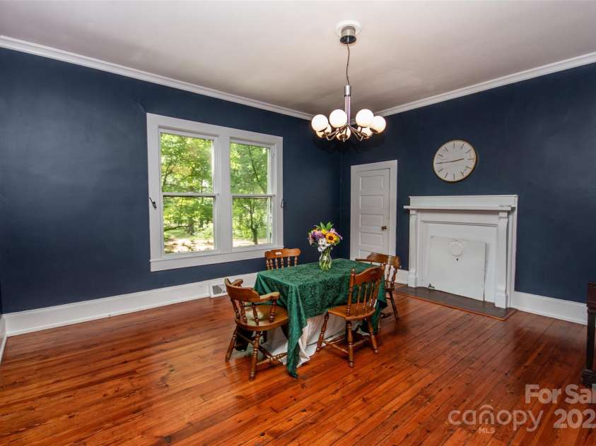 636 Center Street, Statesville, NC 28677.  MLS# CAR4260861, YatesRealty ID 20074. 